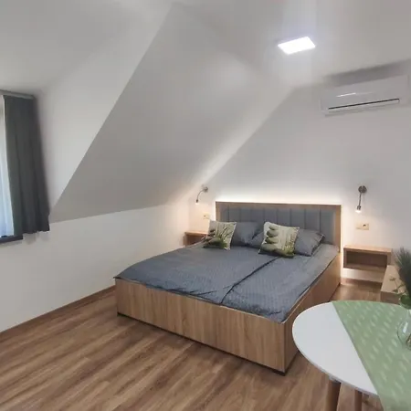 Zen Apartmanhaz 3* Gyula